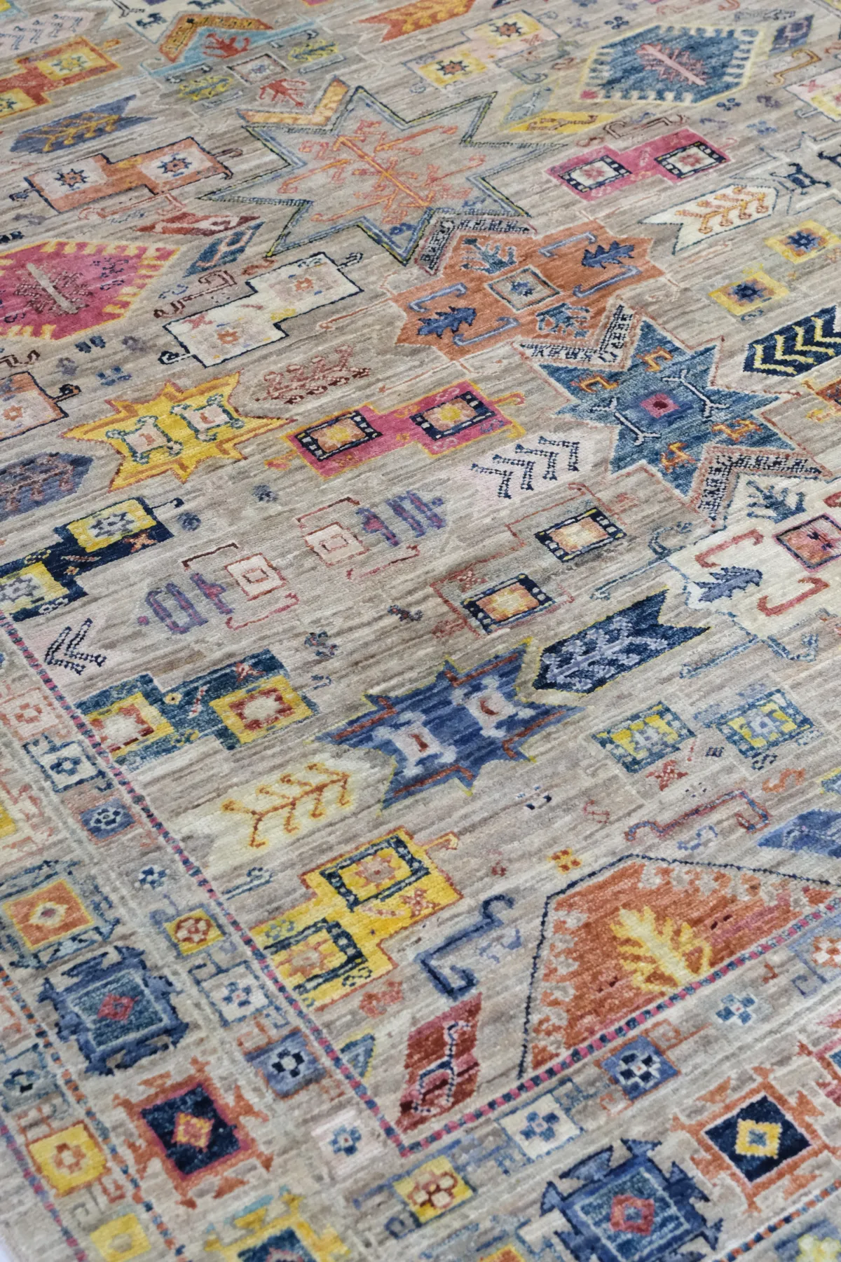 Afgan Halı  %100 Saf Yün  2.32x.1.66= 3.85m2  35x40 ilmek